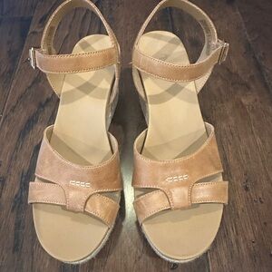 Women's Tan Sandals - Ugg 7.5